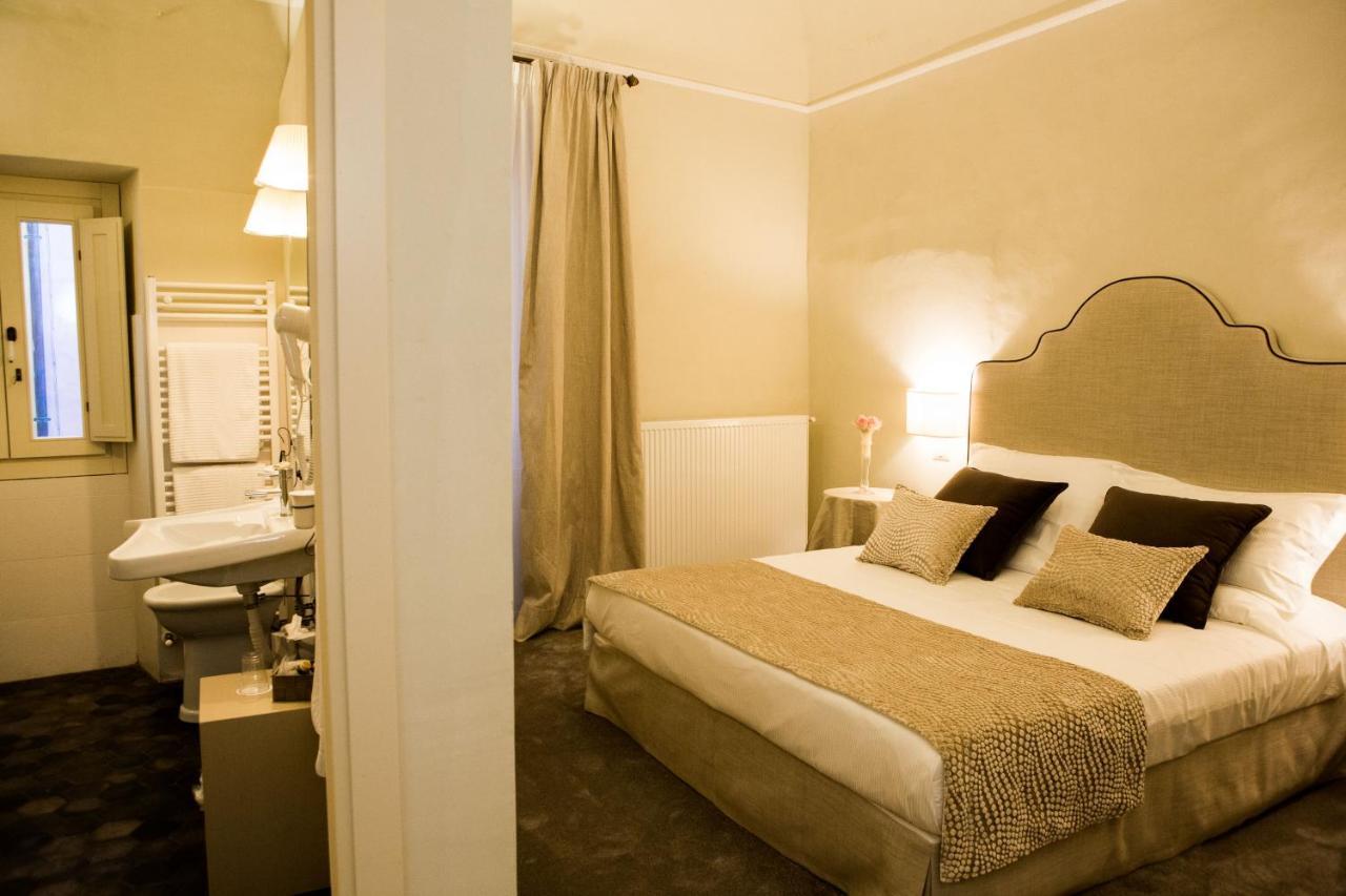 Palazzo Franceschini Hotel Cascia Exterior photo